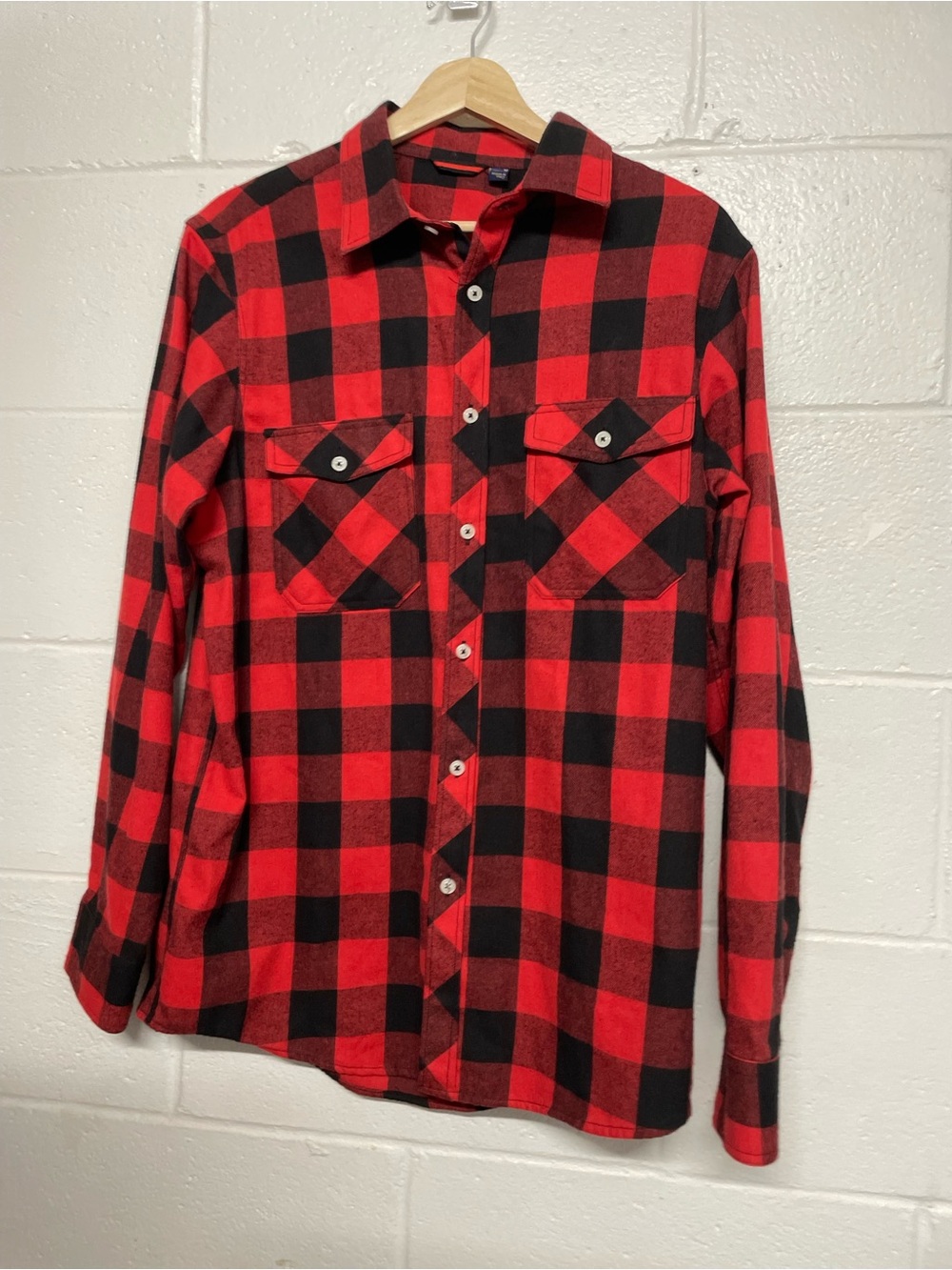 Red & Black Plaid Flannel Shirt - Men's Button-Up